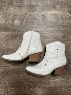 CENTRO POINT White Studded Western Cowgirl Ankle Boots Size 6.5